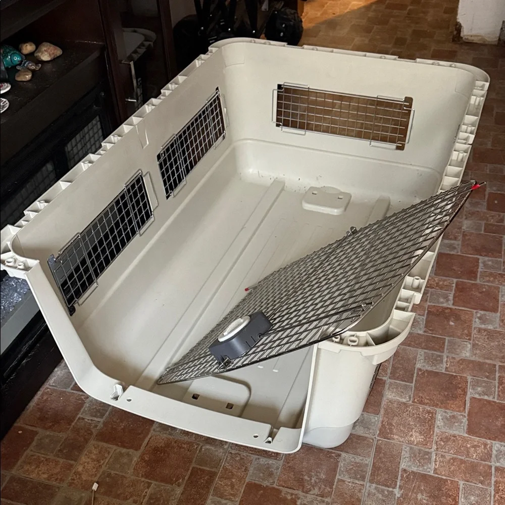 Pet Travel Carrier with Metal Door
